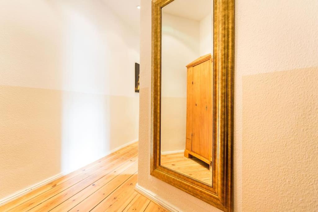 Zentrale Altbauwohnung Im Helmholtzkiez Берлін Екстер'єр фото
