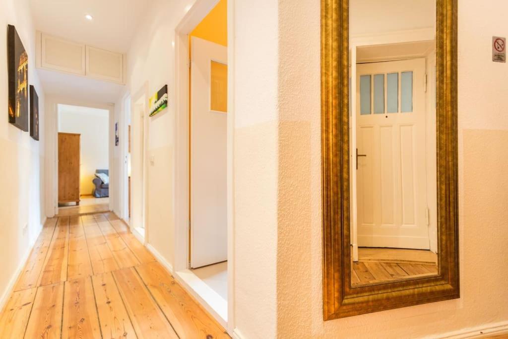 Zentrale Altbauwohnung Im Helmholtzkiez Берлін Екстер'єр фото