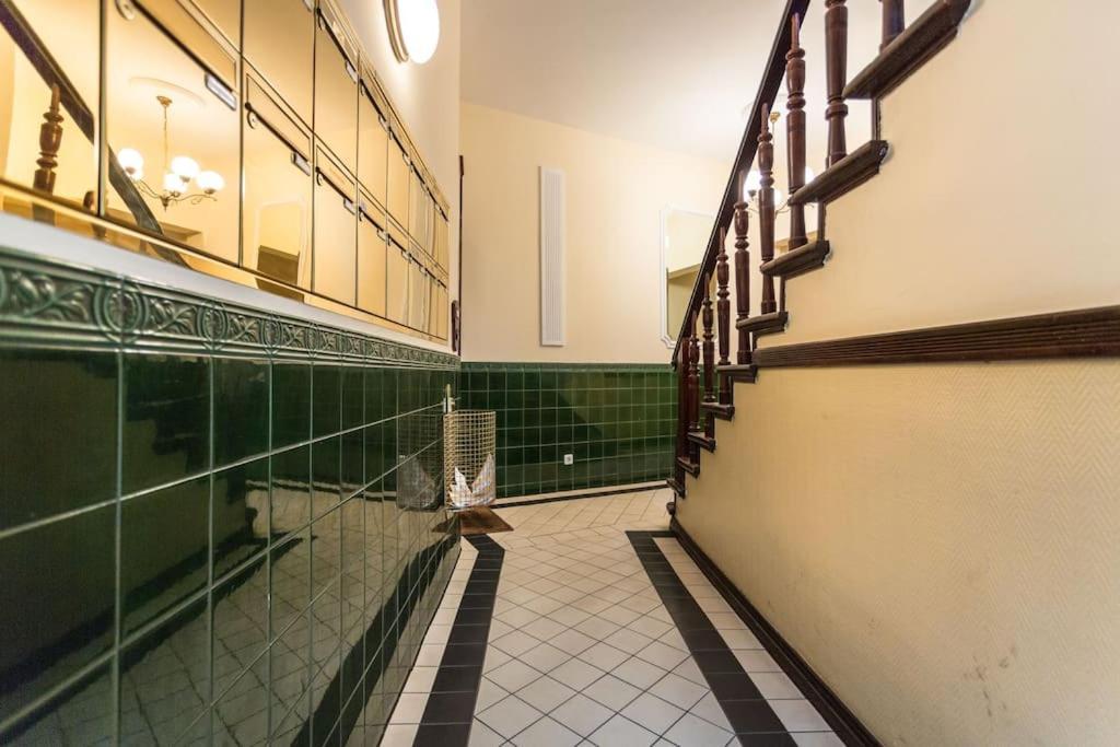 Zentrale Altbauwohnung Im Helmholtzkiez Берлін Екстер'єр фото