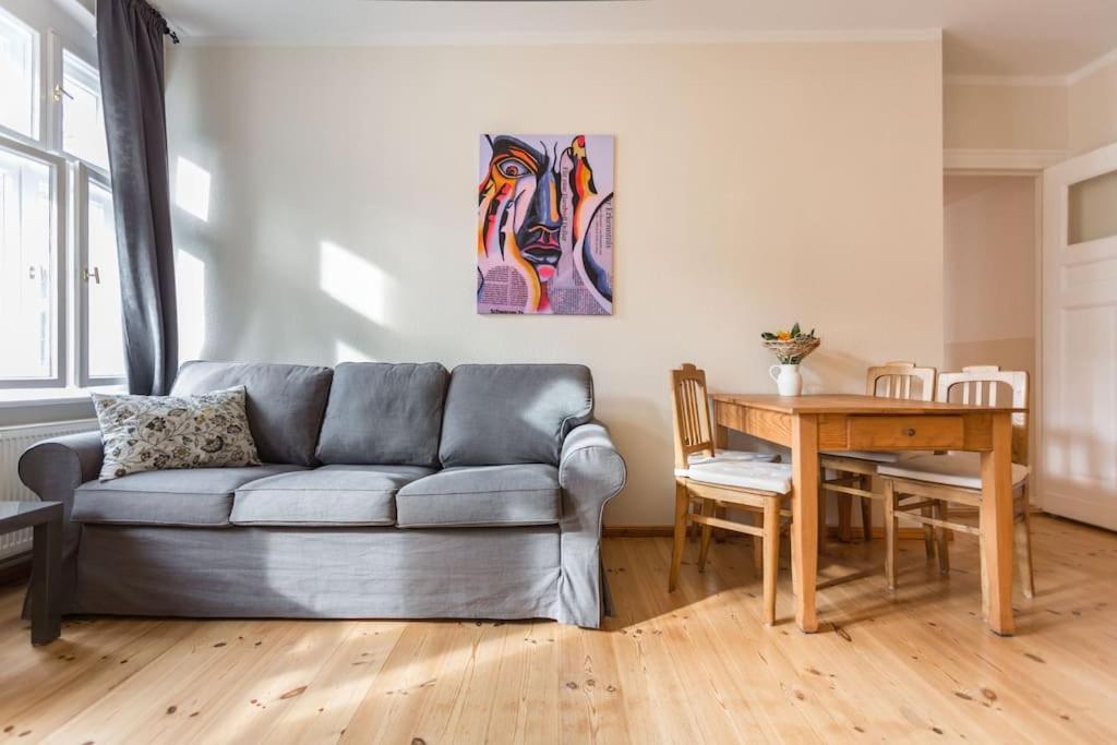 Zentrale Altbauwohnung Im Helmholtzkiez Берлін Екстер'єр фото