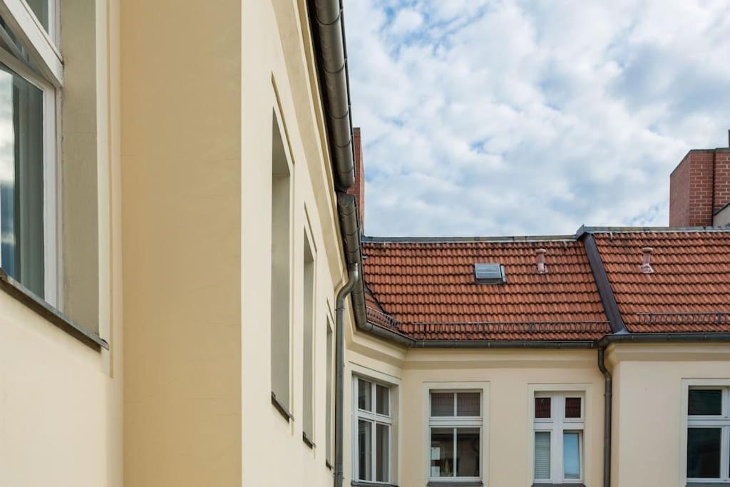 Zentrale Altbauwohnung Im Helmholtzkiez Берлін Екстер'єр фото