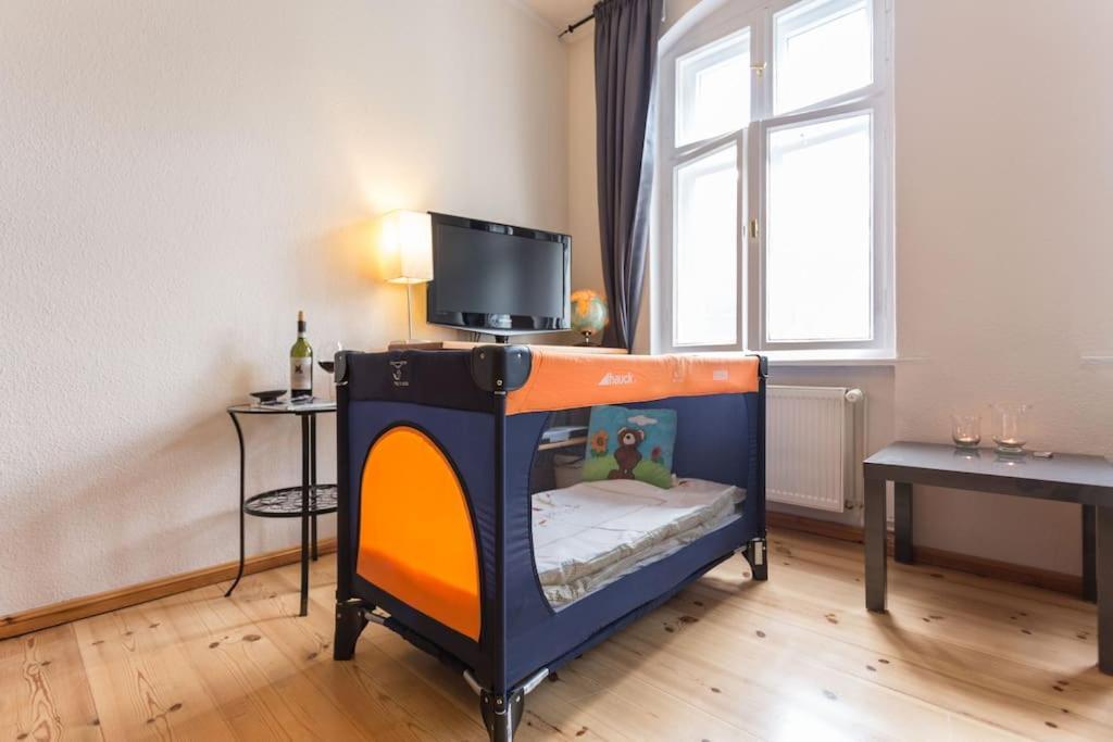 Zentrale Altbauwohnung Im Helmholtzkiez Берлін Екстер'єр фото