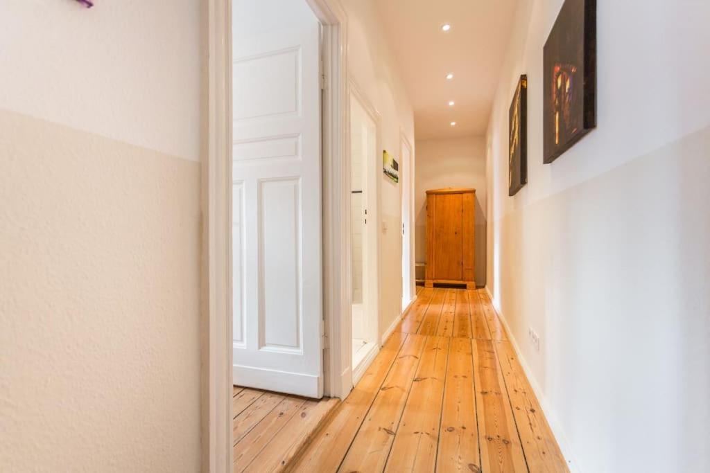 Zentrale Altbauwohnung Im Helmholtzkiez Берлін Екстер'єр фото