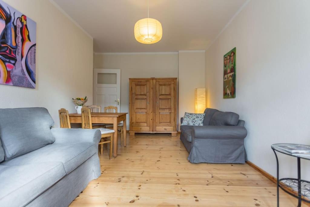 Zentrale Altbauwohnung Im Helmholtzkiez Берлін Екстер'єр фото