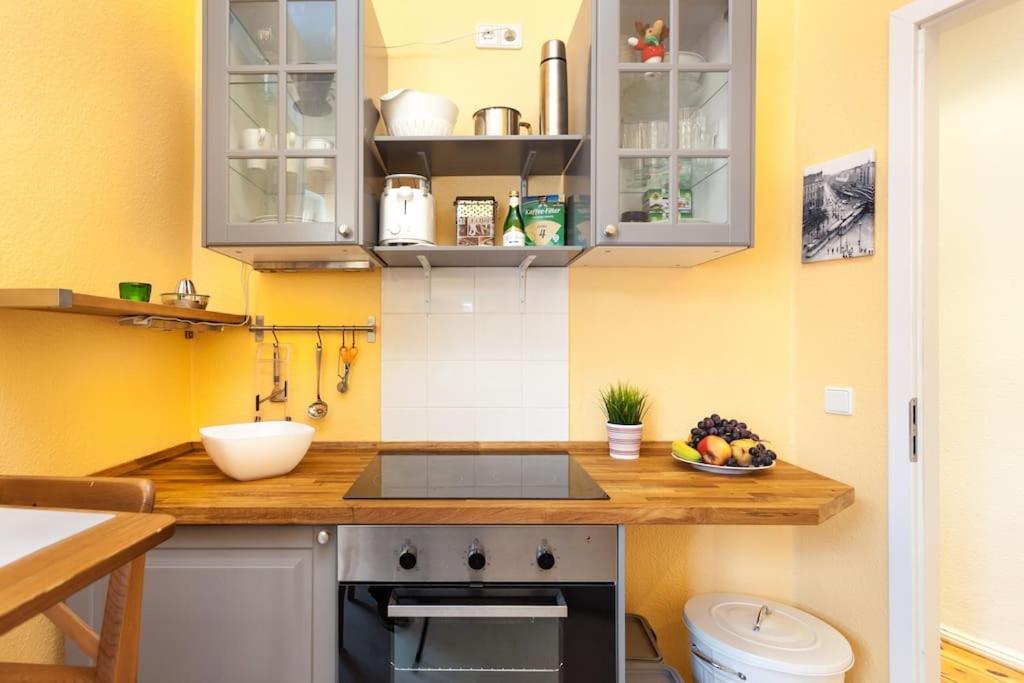 Zentrale Altbauwohnung Im Helmholtzkiez Берлін Екстер'єр фото